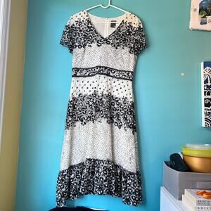 Taylor dress black and white flowy size 10 Fully Lined Lacey Cocktail Party